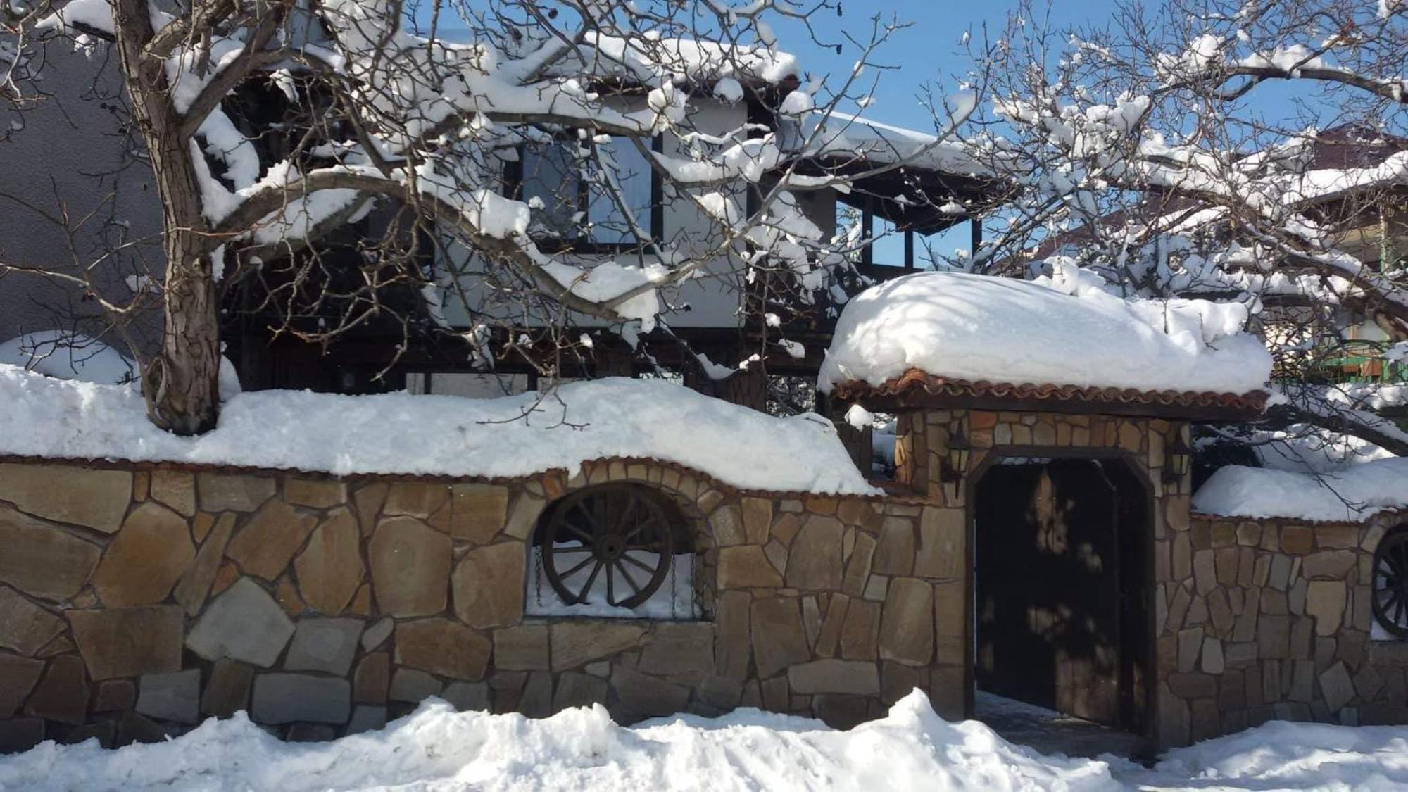 Семеен Хотел Национал Mineralni Bani Exterior photo